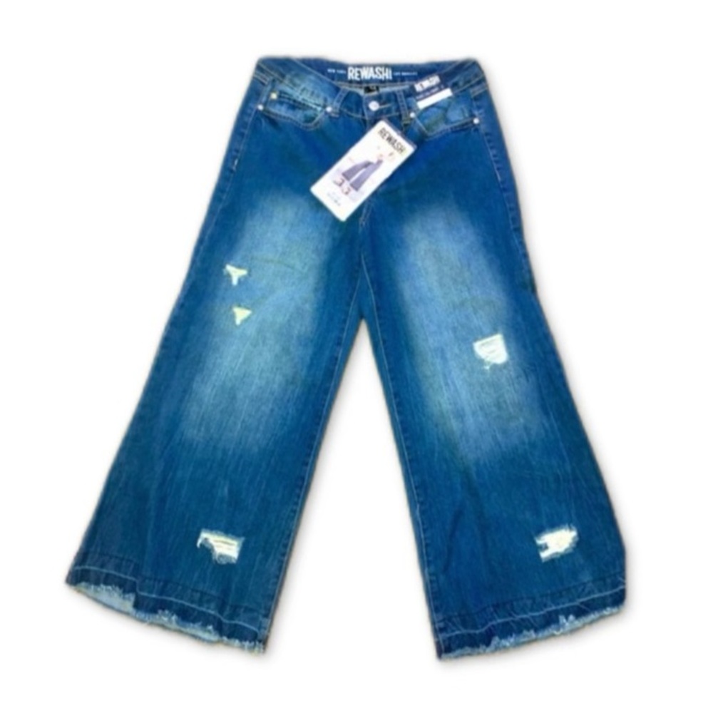 NWT DENIM RIPPED CAPRI JEANS